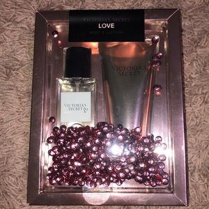 Victoria’s Secret Mist & Lotion Set.